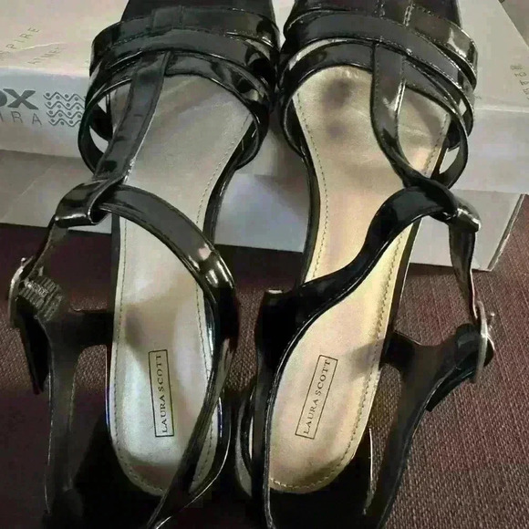 Size 9Women's Laura Scott Black Heels - Picture 4 of 9